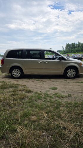 2014 Dodge Grand Caravan Passenger SE Minivan 4D