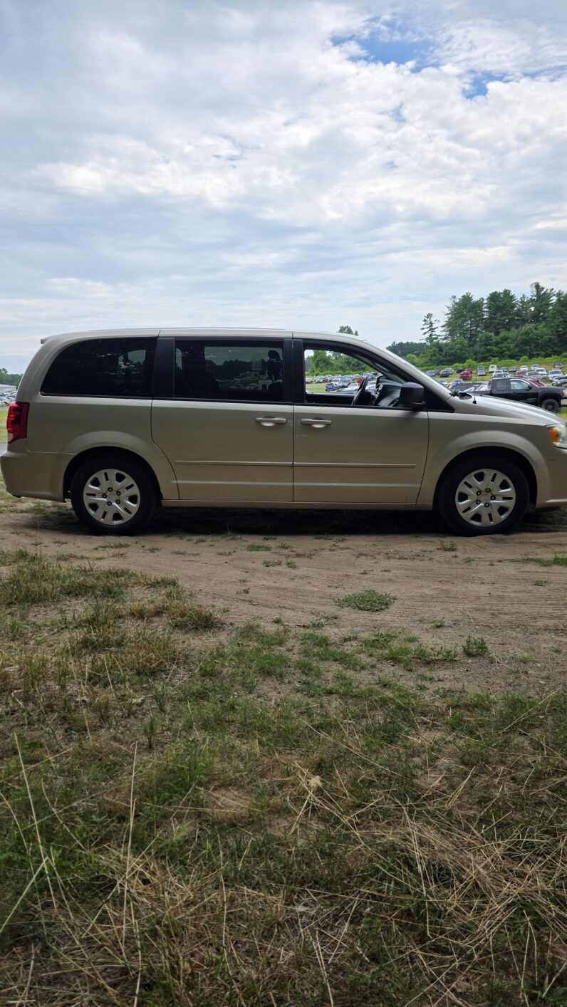 
								2014 Dodge Grand Caravan Passenger SE Minivan 4D full									