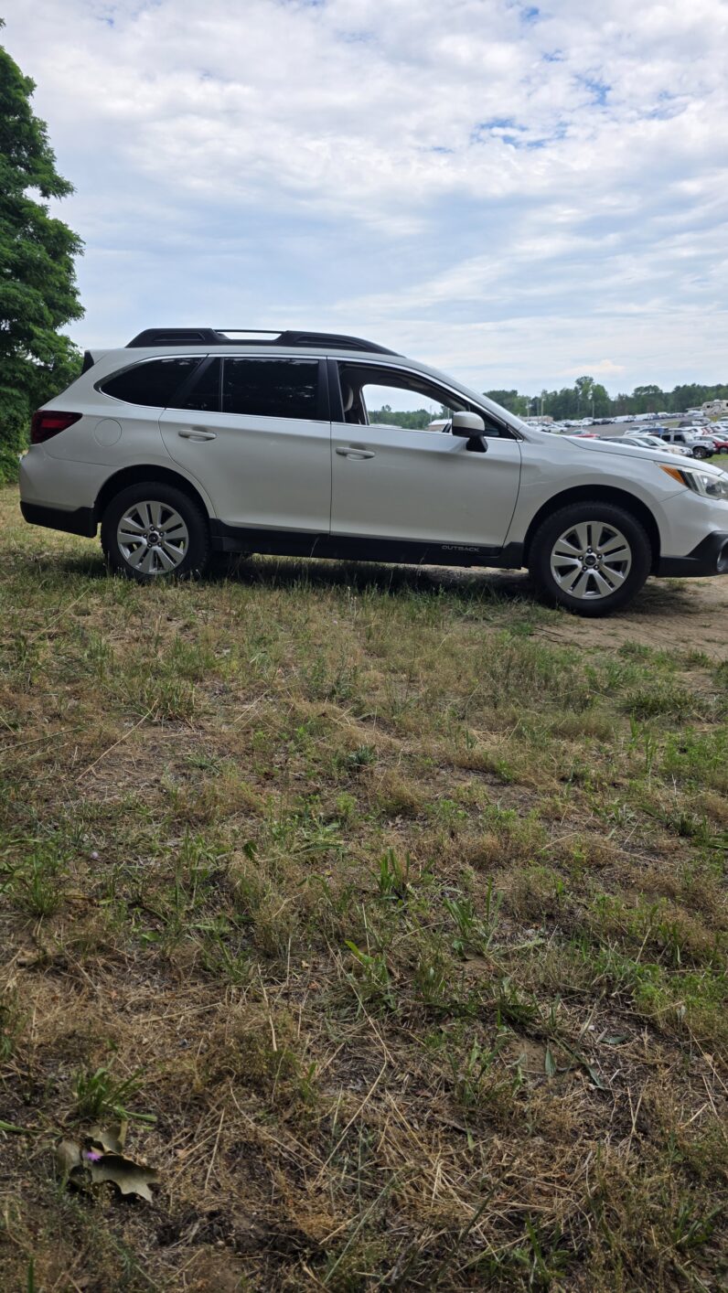 
								2017 Subaru outback 2.5i Premium Wagon 4D full									