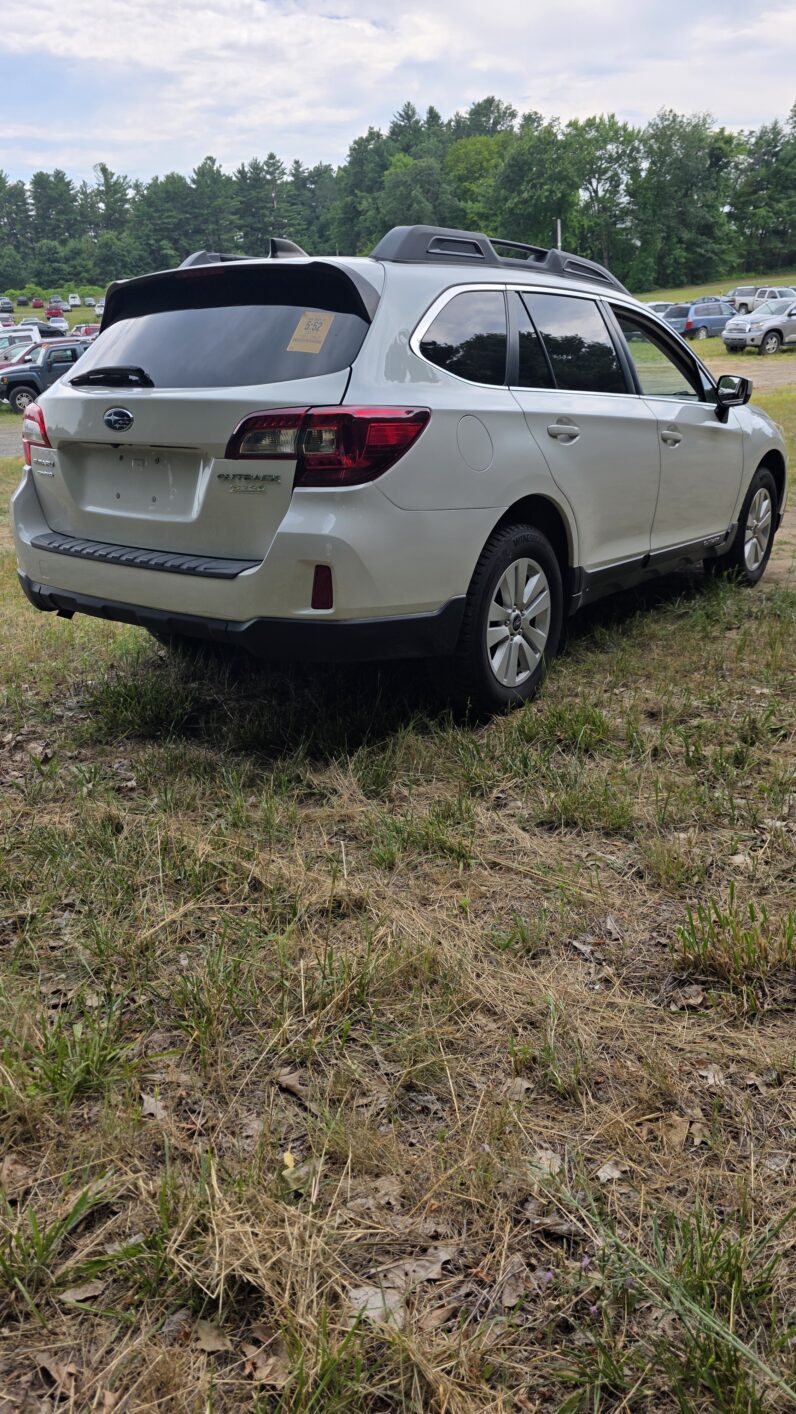 
								2017 Subaru outback 2.5i Premium Wagon 4D full									