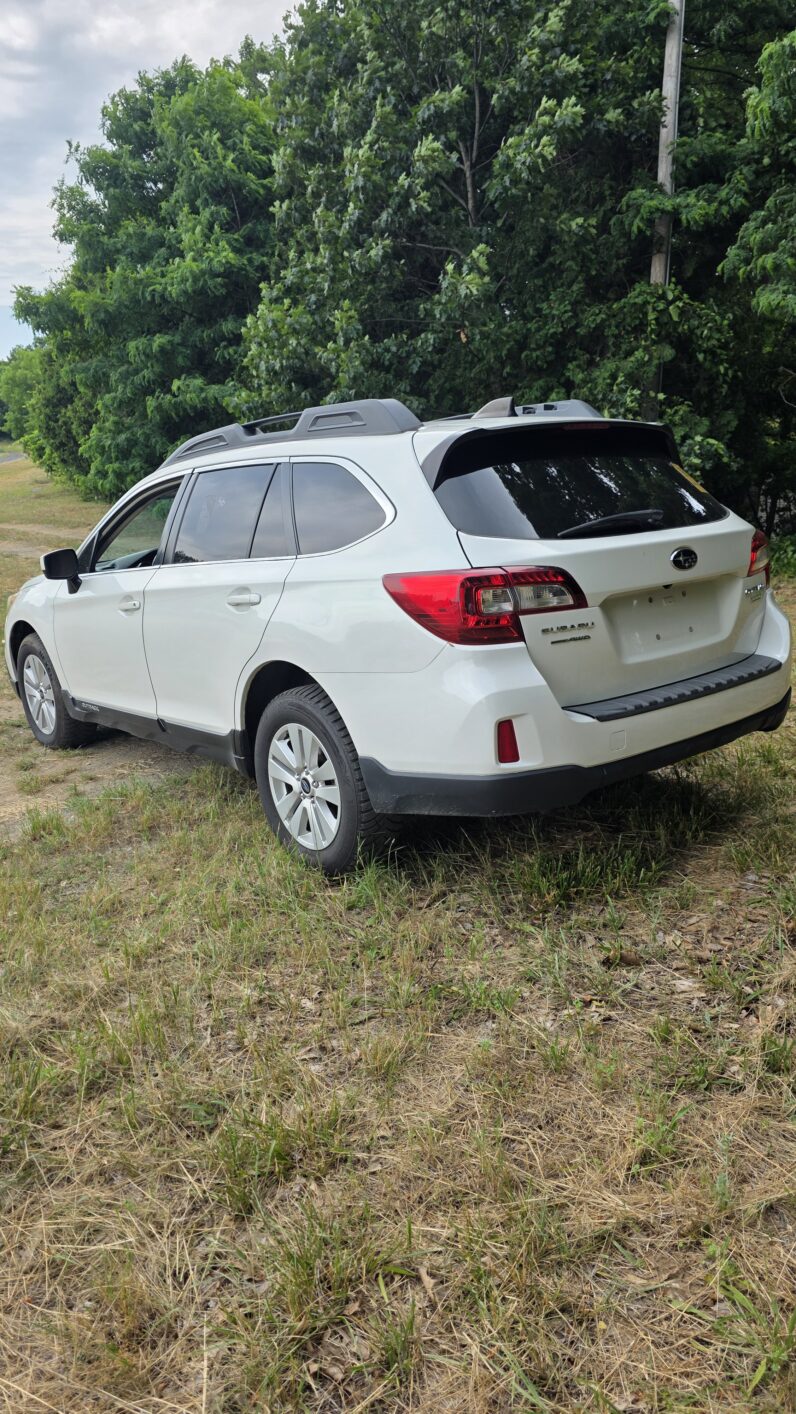 
								2017 Subaru outback 2.5i Premium Wagon 4D full									