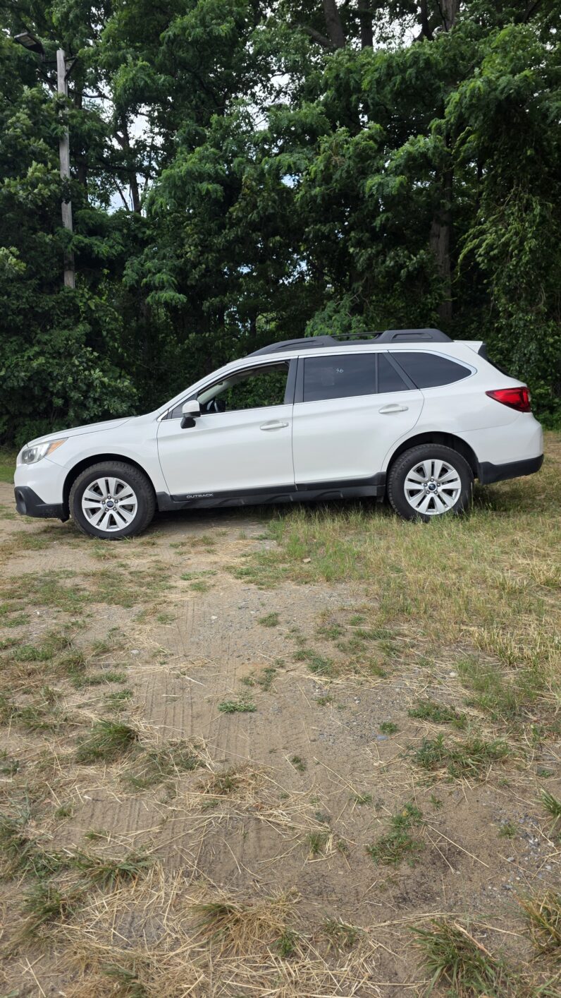 
								2017 Subaru outback 2.5i Premium Wagon 4D full									