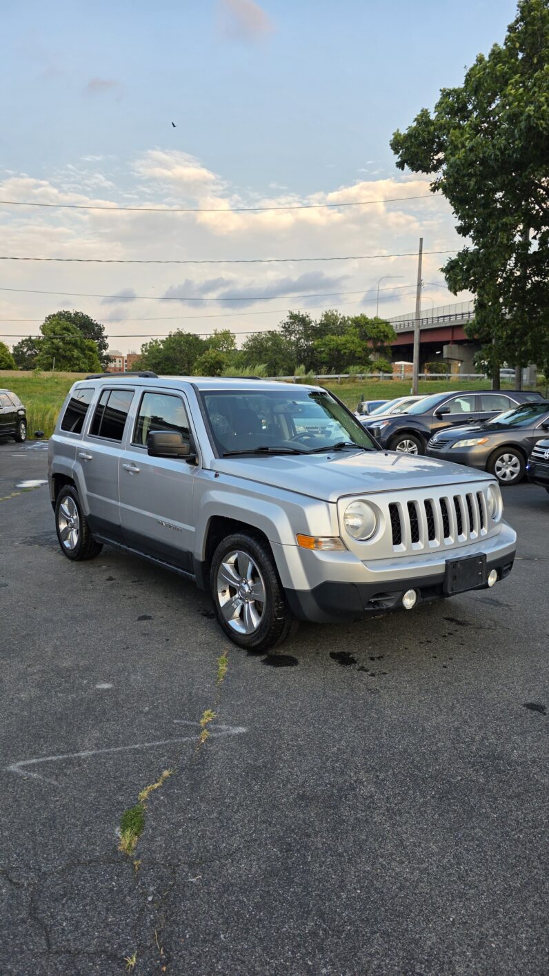 
								2013 Jeep Patriot Latitude Sport Utility 4D full									