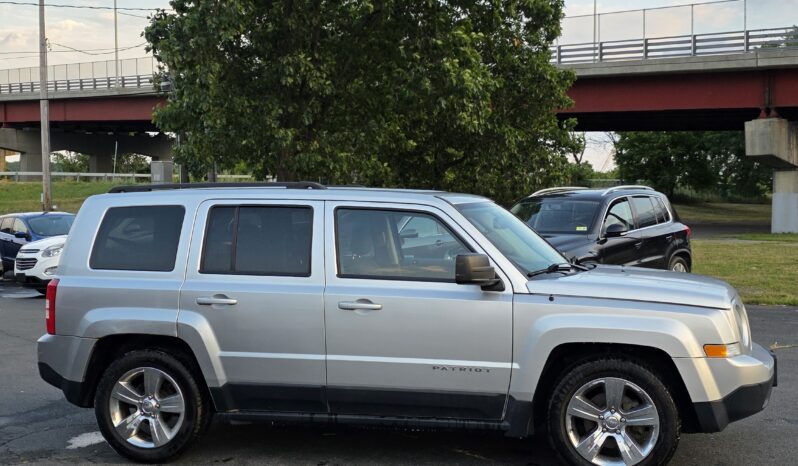 
								2013 Jeep Patriot Latitude Sport Utility 4D full									