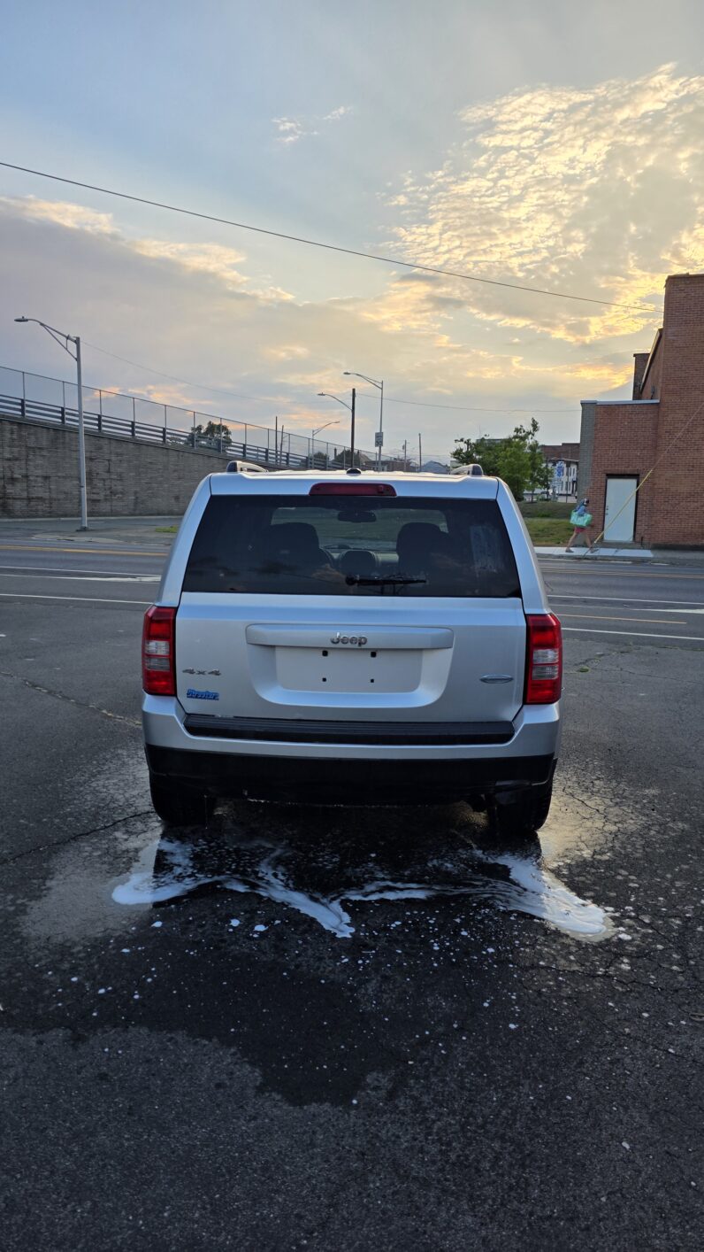 
								2013 Jeep Patriot Latitude Sport Utility 4D full									