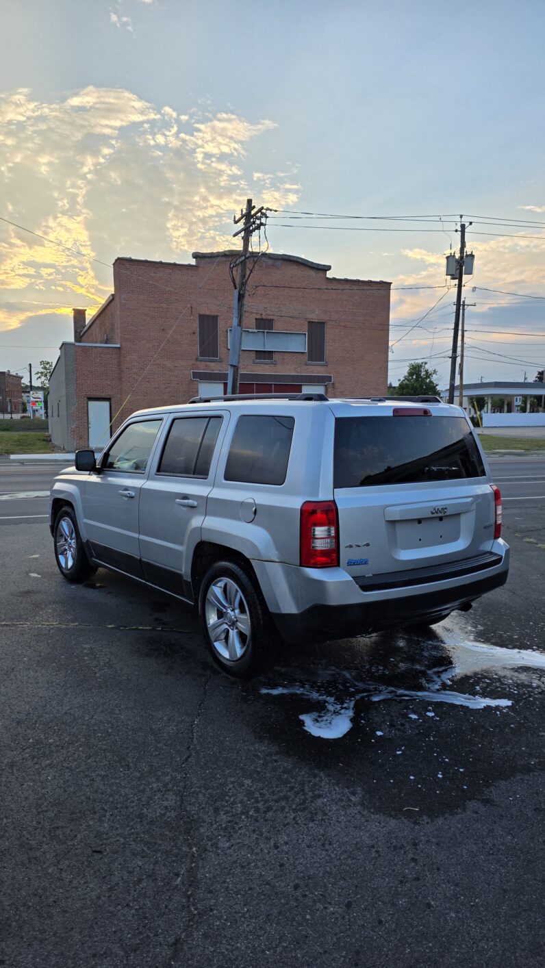 
								2013 Jeep Patriot Latitude Sport Utility 4D full									
