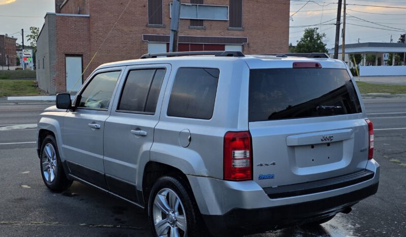 
								2013 Jeep Patriot Latitude Sport Utility 4D full									