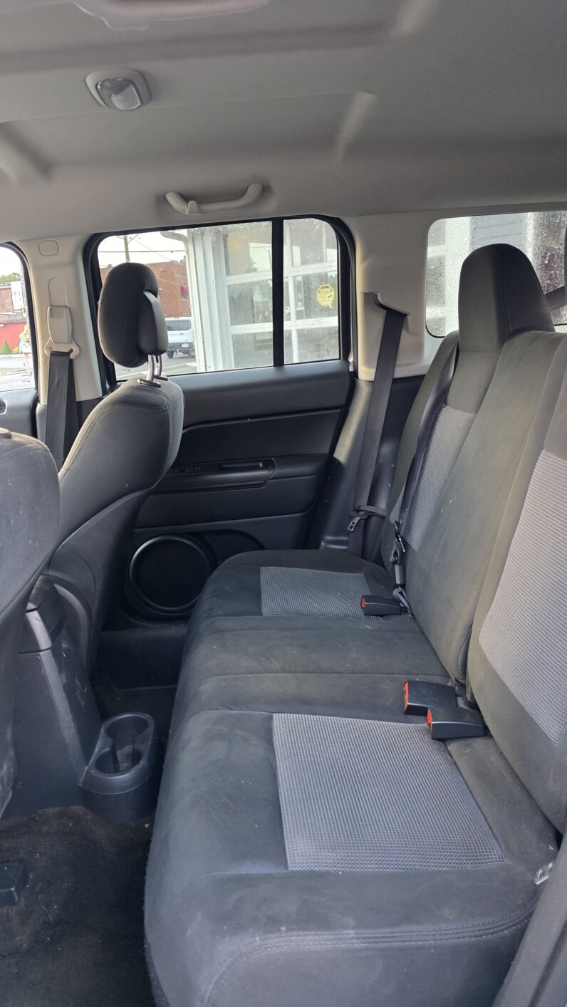 
								2013 Jeep Patriot Latitude Sport Utility 4D full									