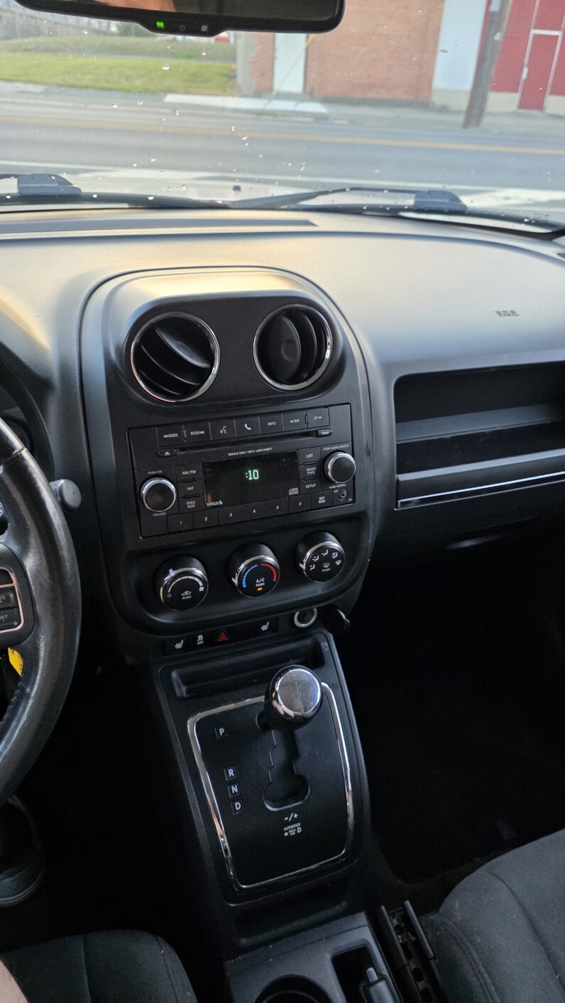 
								2013 Jeep Patriot Latitude Sport Utility 4D full									