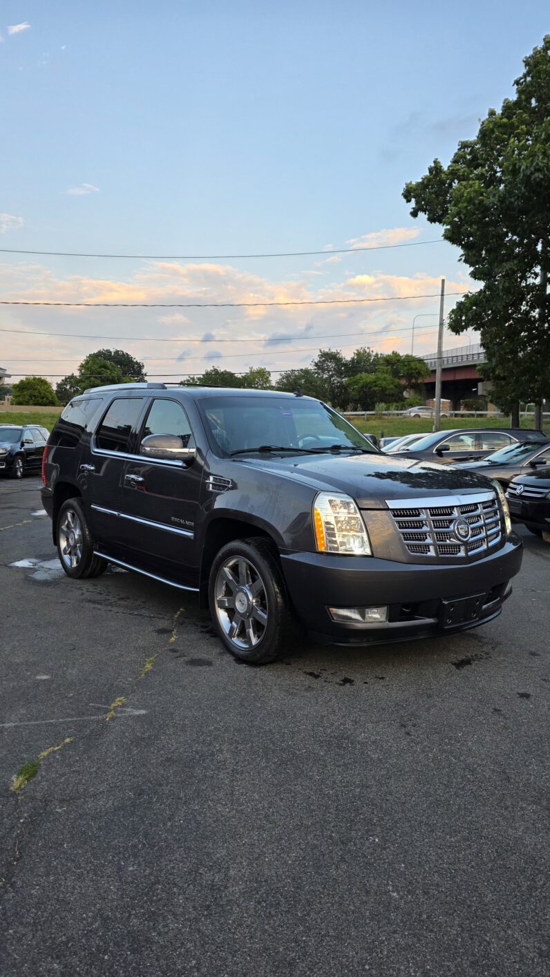 
								2010 Cadillac Escalade Sport Utility 4D full									