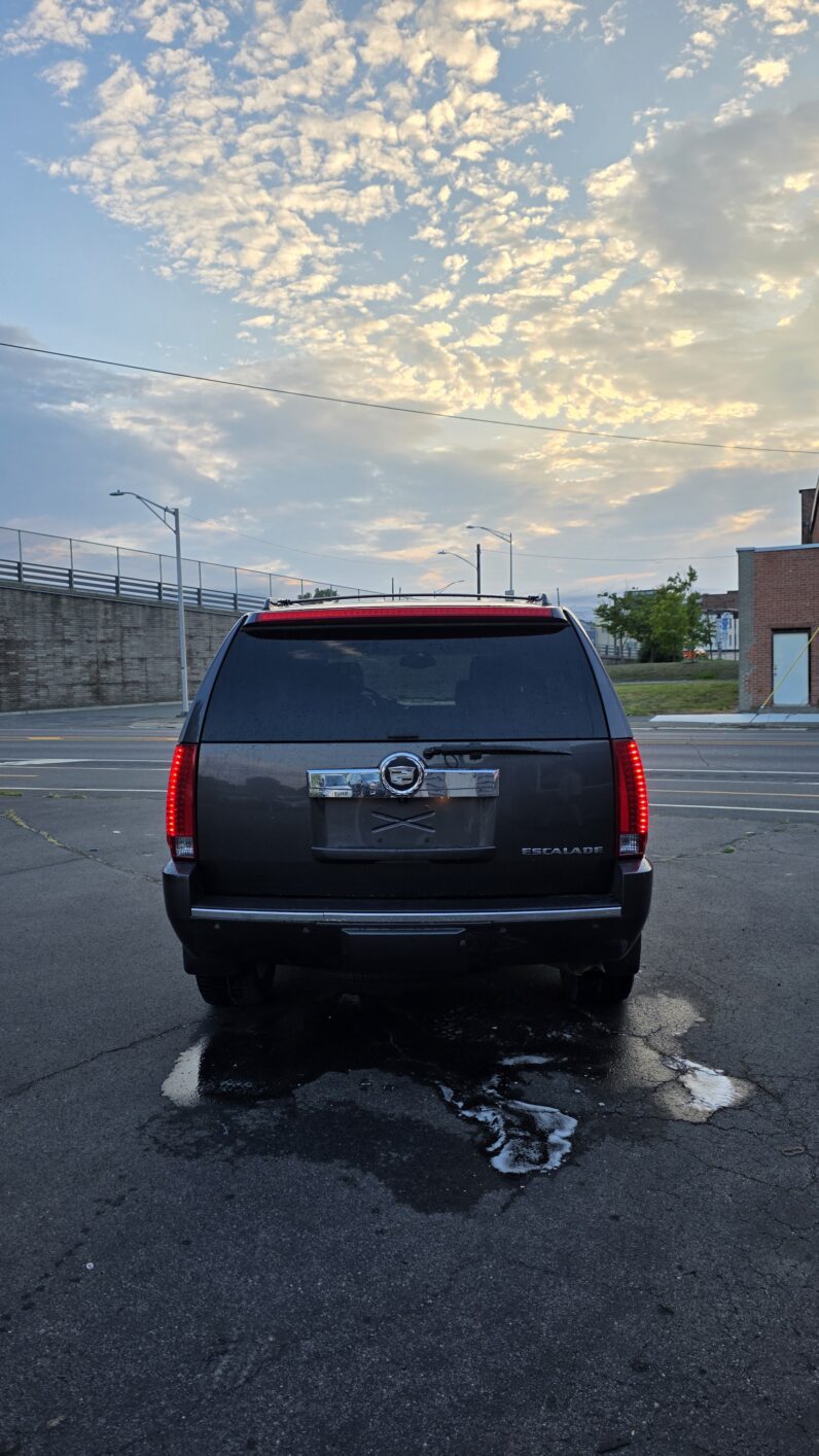 
								2010 Cadillac Escalade Sport Utility 4D full									
