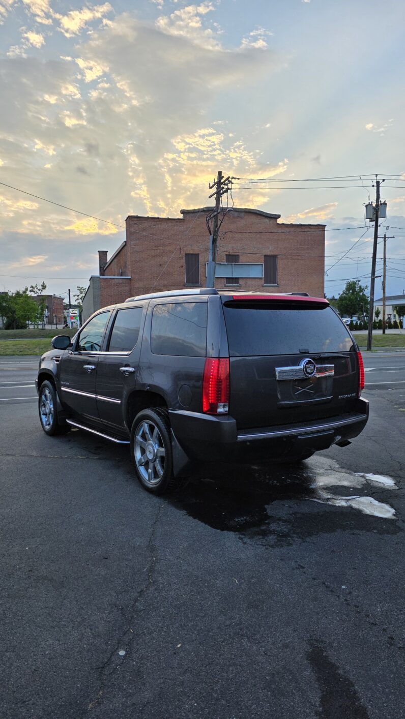
								2010 Cadillac Escalade Sport Utility 4D full									