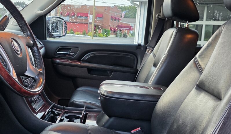 
								2010 Cadillac Escalade Sport Utility 4D full									