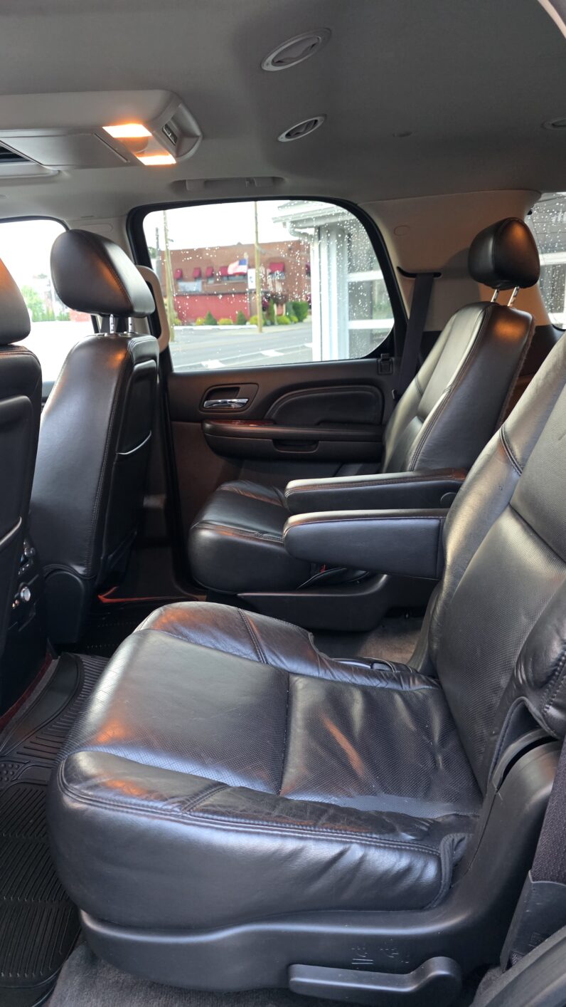 
								2010 Cadillac Escalade Sport Utility 4D full									