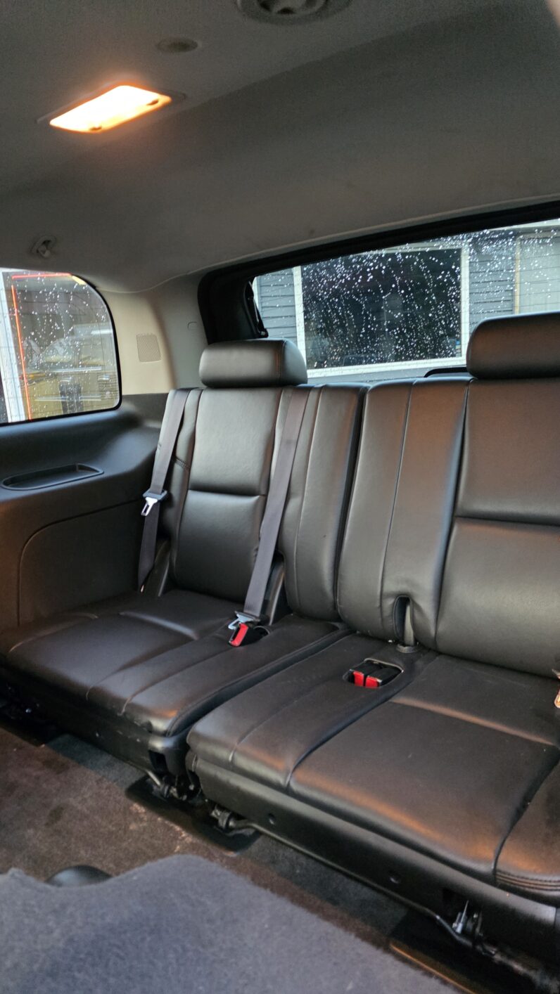 
								2010 Cadillac Escalade Sport Utility 4D full									