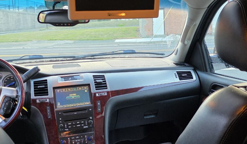 
								2010 Cadillac Escalade Sport Utility 4D full									