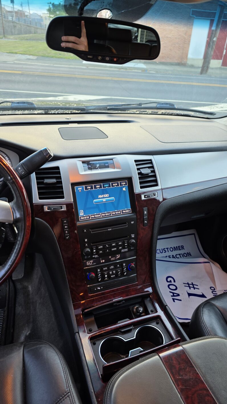 
								2010 Cadillac Escalade Sport Utility 4D full									