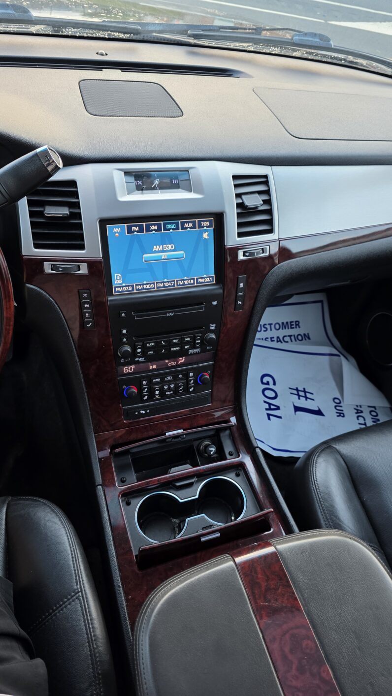 
								2010 Cadillac Escalade Sport Utility 4D full									