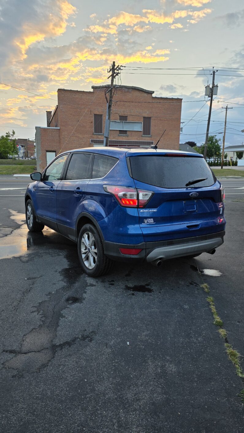 
								2017 Ford Escape SE Sport Utility 4D full									