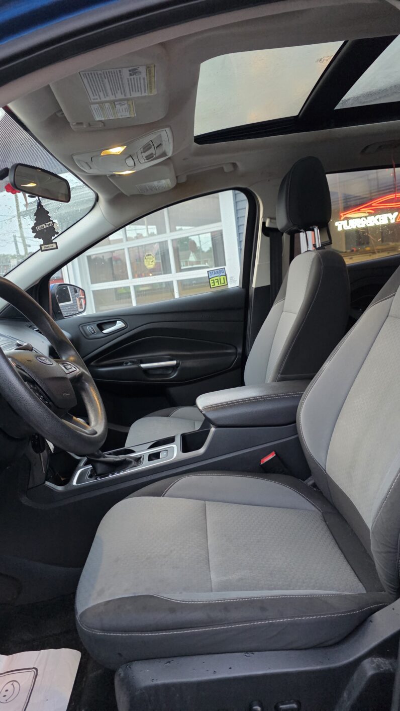 
								2017 Ford Escape SE Sport Utility 4D full									