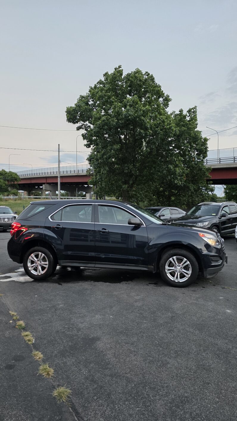 
								2016 Chevrolet Equinox LS Sport Utility 4D full									