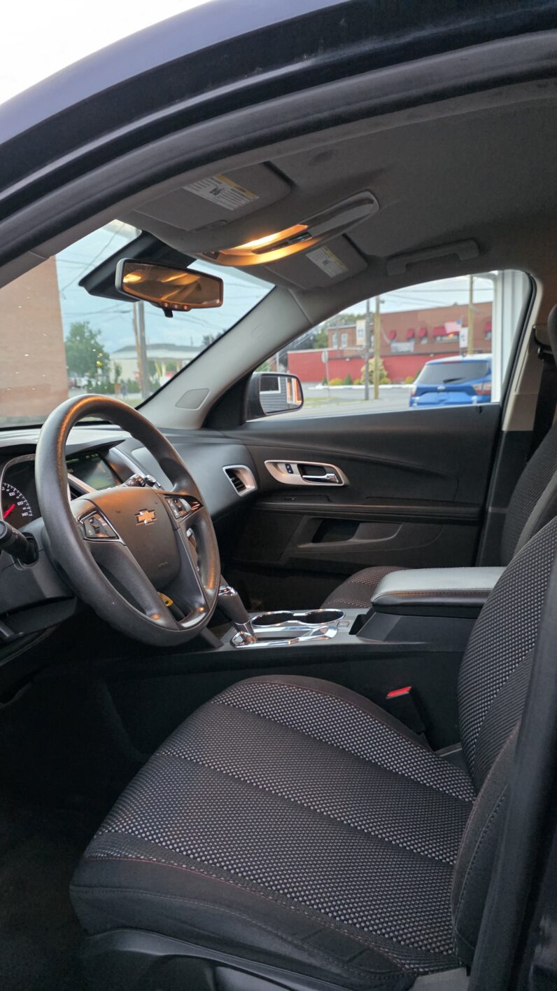 
								2016 Chevrolet Equinox LS Sport Utility 4D full									