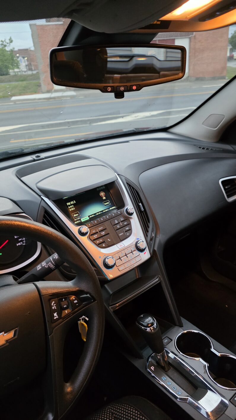 
								2016 Chevrolet Equinox LS Sport Utility 4D full									
