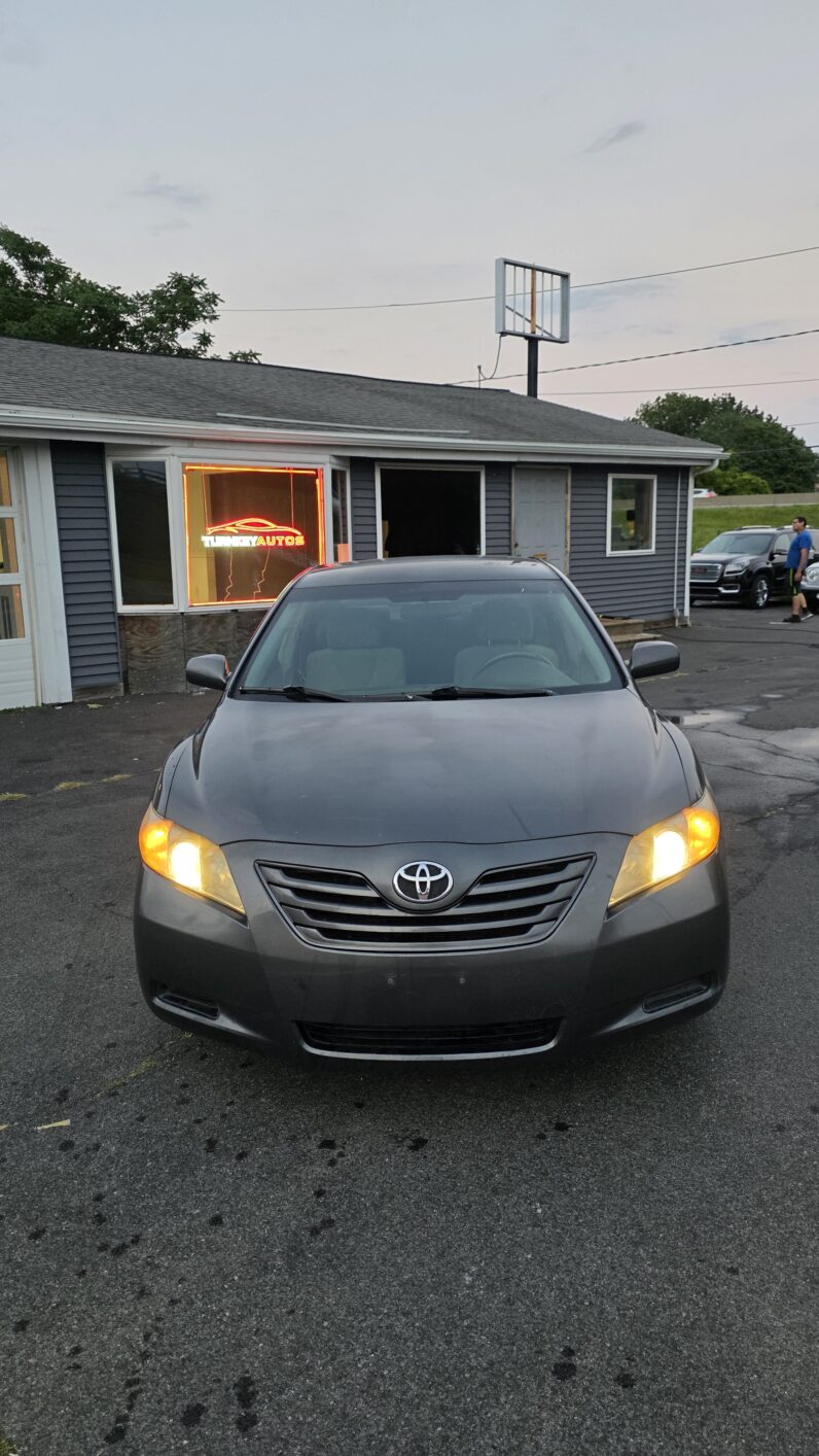 
								2009 Toyota Camry Sedan 4D full									