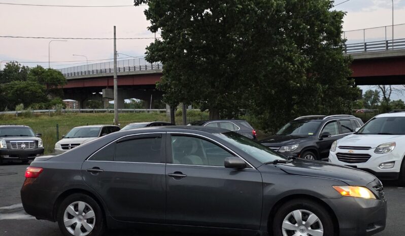 
								2009 Toyota Camry Sedan 4D full									