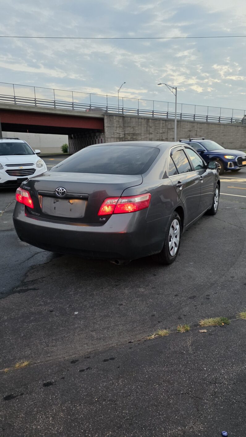 
								2009 Toyota Camry Sedan 4D full									
