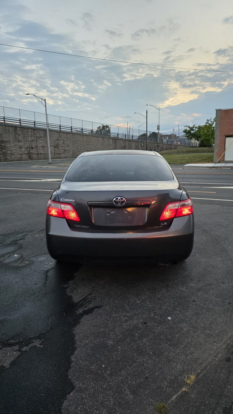 
								2009 Toyota Camry Sedan 4D full									