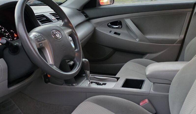 
								2009 Toyota Camry Sedan 4D full									