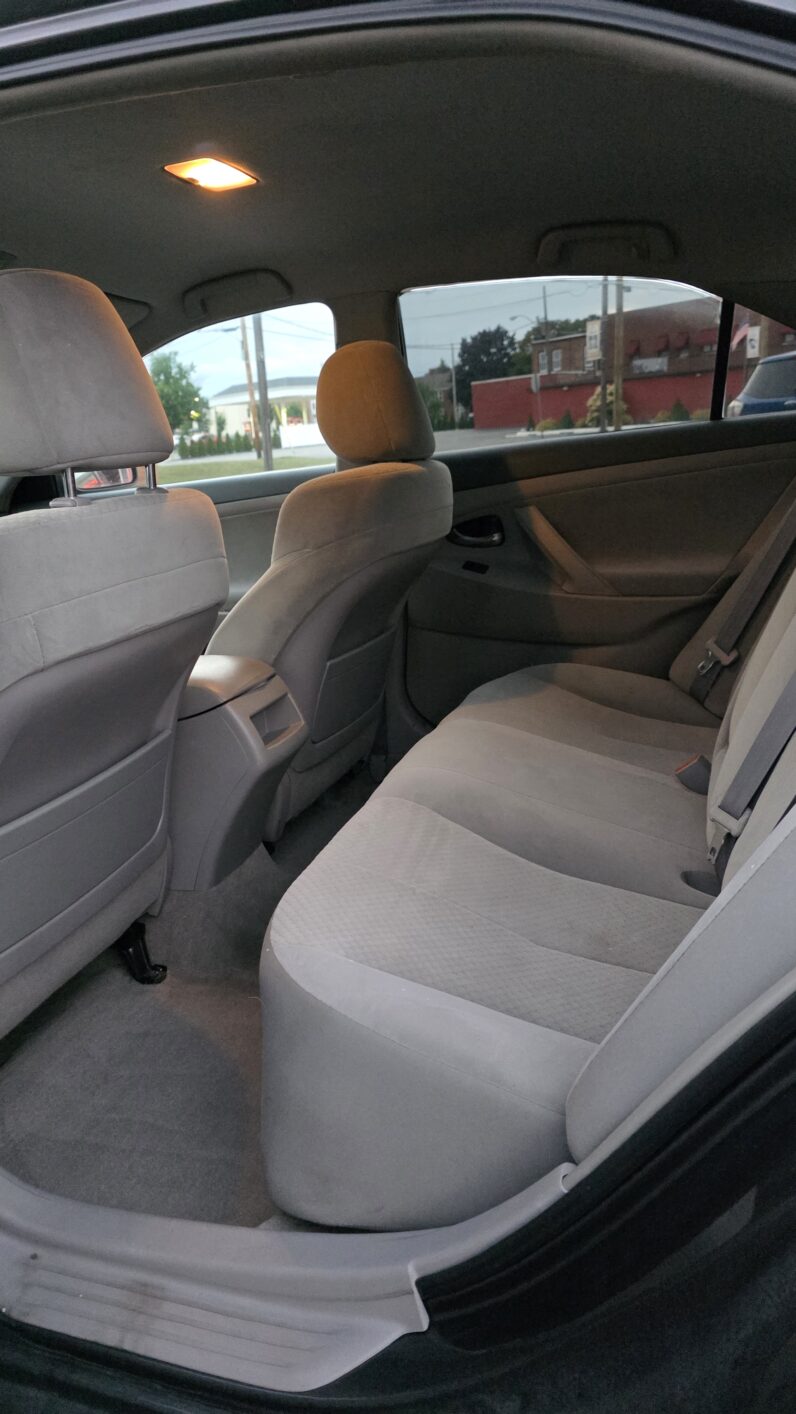 
								2009 Toyota Camry Sedan 4D full									