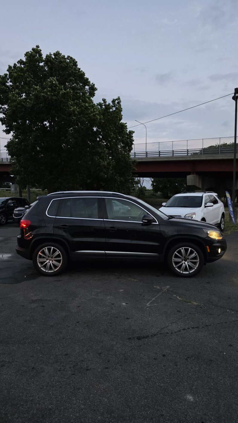 
								2013 Volkswagen Tiguan 2.0T SE 4Motion Sport Utility 4D full									