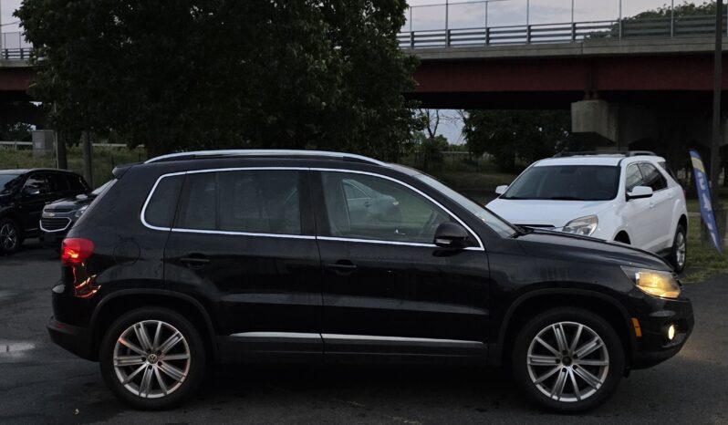 
								2013 Volkswagen Tiguan 2.0T SE 4Motion Sport Utility 4D full									