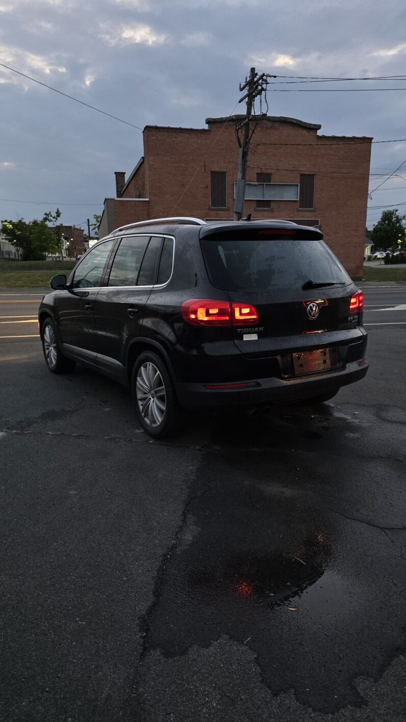 
								2013 Volkswagen Tiguan 2.0T SE 4Motion Sport Utility 4D full									