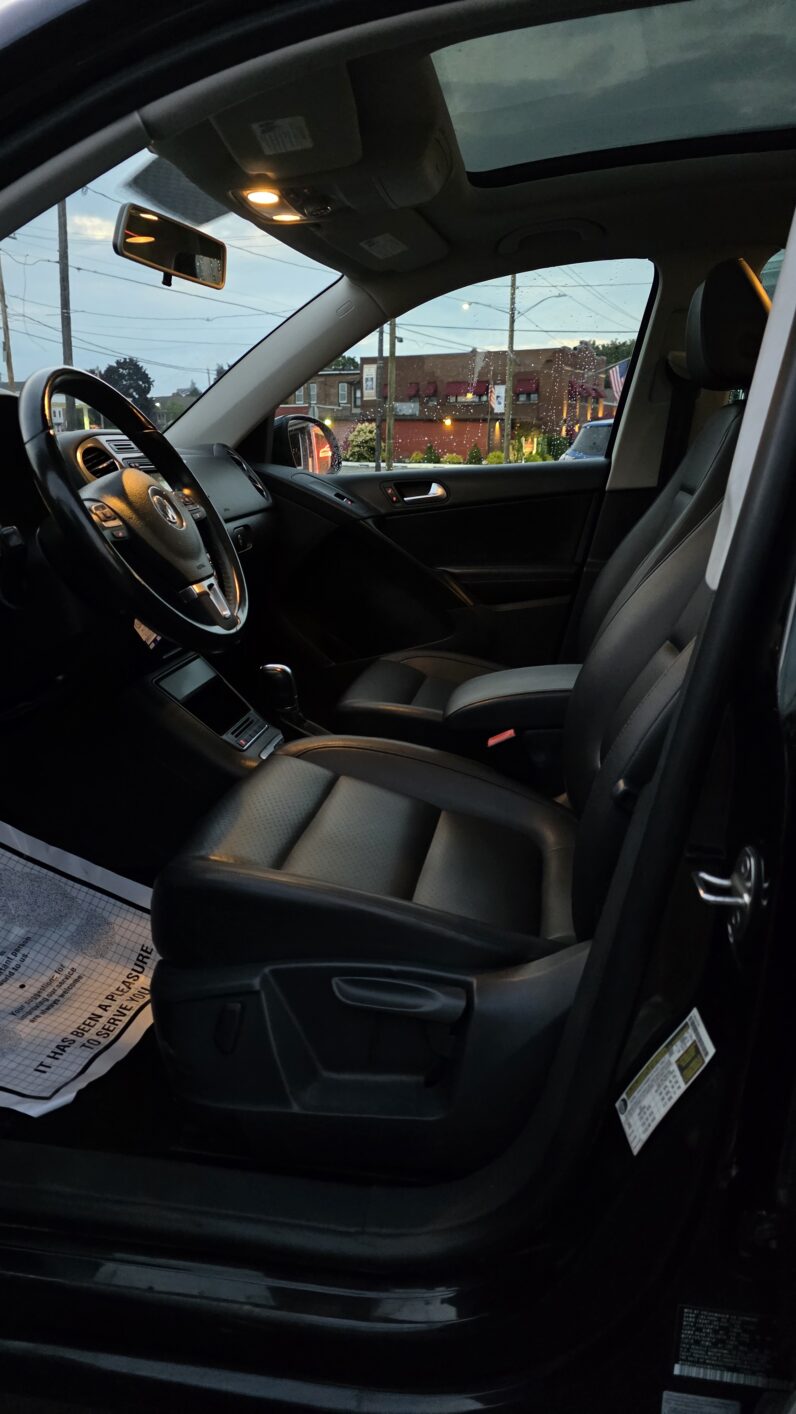 
								2013 Volkswagen Tiguan 2.0T SE 4Motion Sport Utility 4D full									