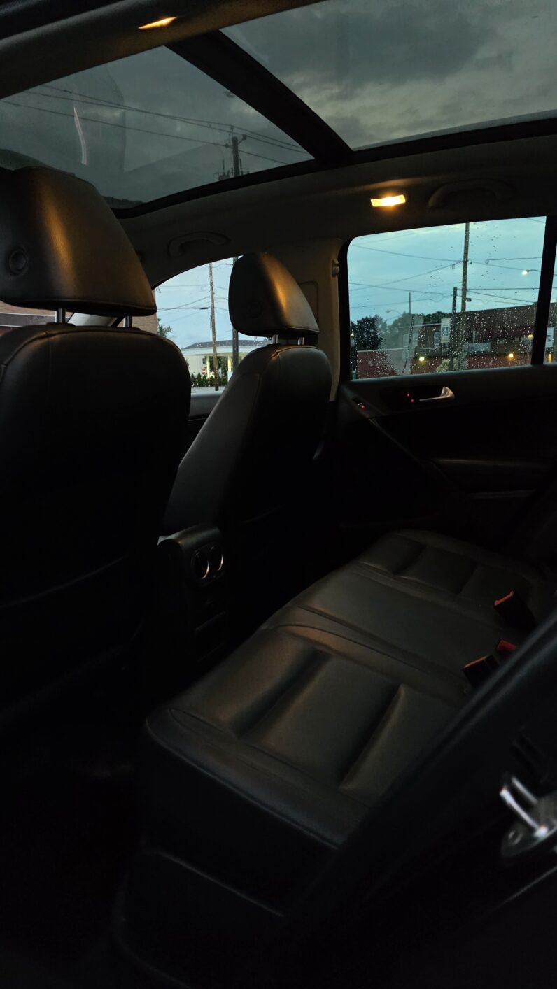 
								2013 Volkswagen Tiguan 2.0T SE 4Motion Sport Utility 4D full									